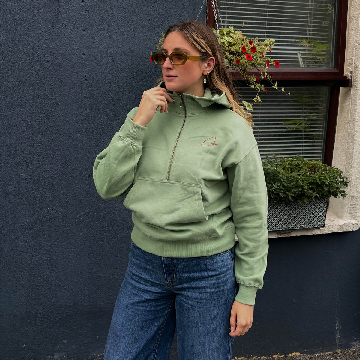 Felpa half zip CeKe da donna con collo zippato, cotone biologico