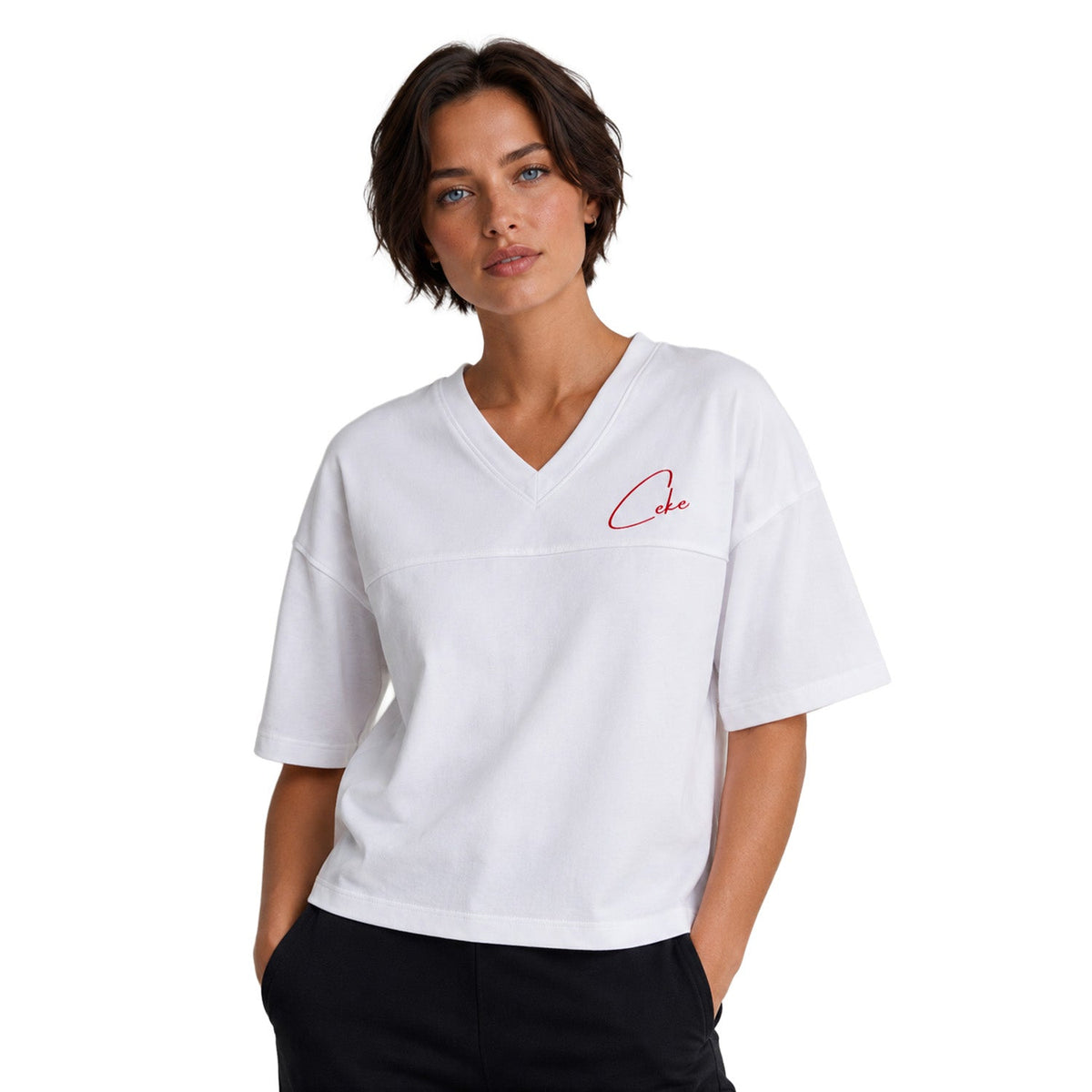 T-shirt oversize de mulher CeKe com decote em V, inspirada nas camisolas de futebol americano